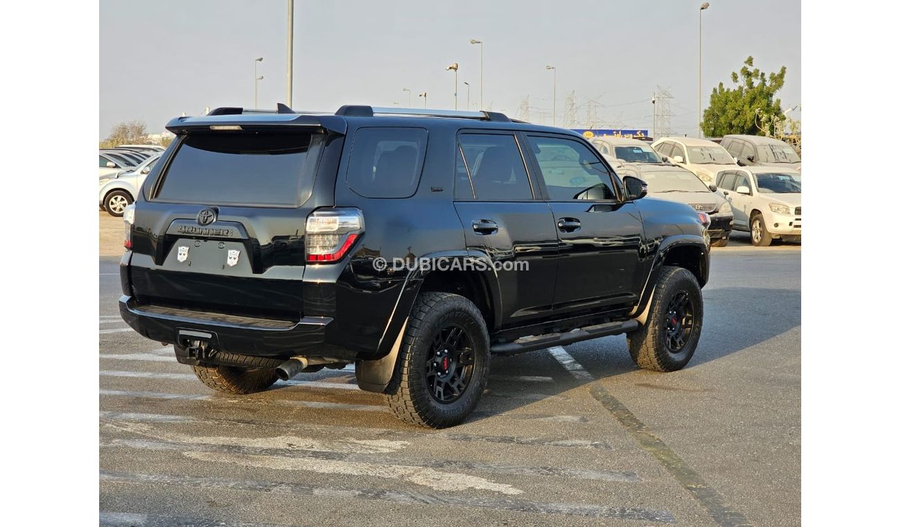 Toyota 4Runner 2022  Toyota 4RUNNER SR5 full option sunroof, 4x4 and 360 cameras