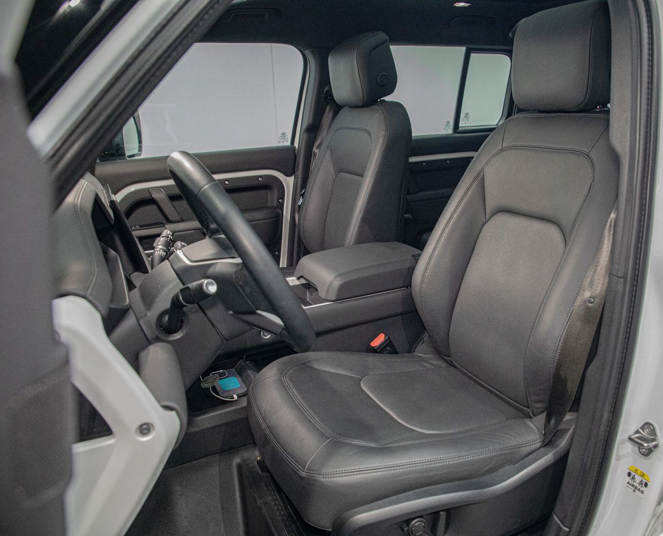 Land Rover Defender P300 110 2.0L (5 Seater)