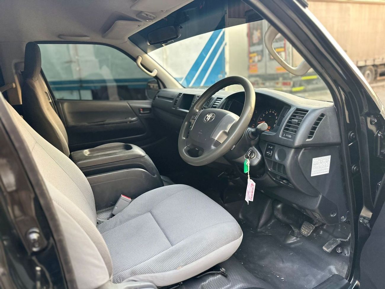 Toyota Hiace PREMIUM CONDITION | RHD | 3.0L DIESEL | 2015 | AIR CONDITIONER | 14 SEATERS