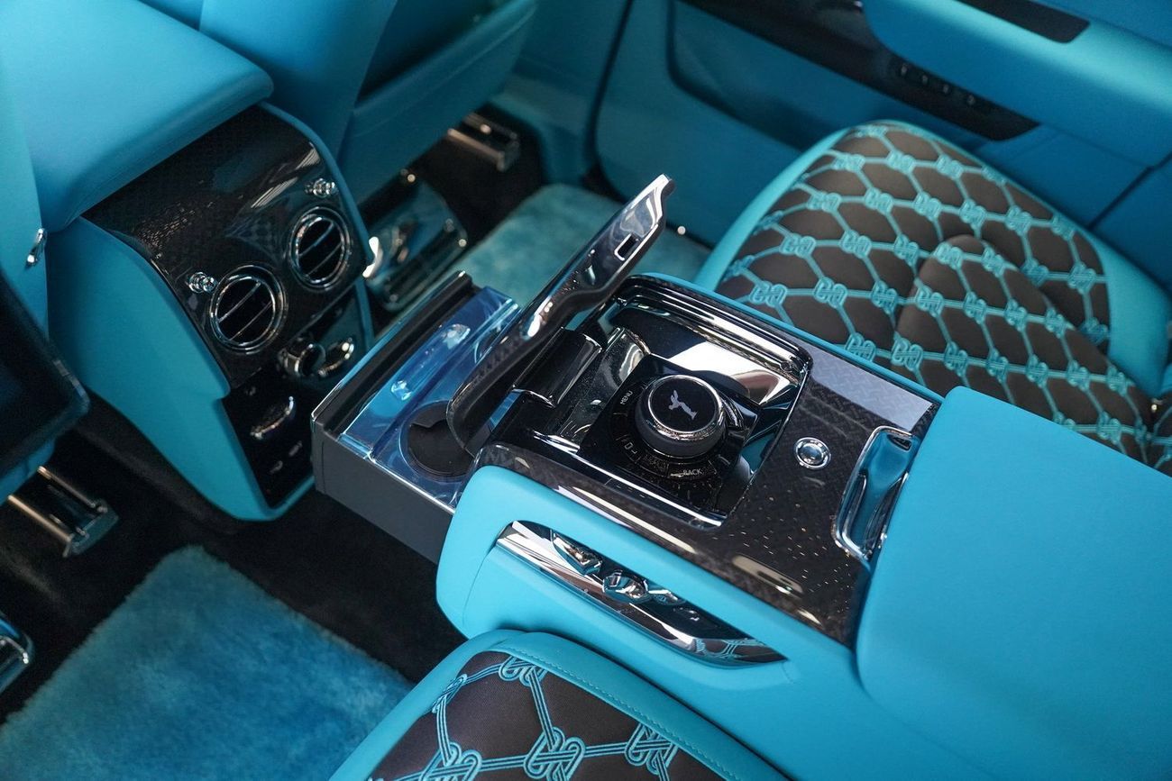 رولز رويس كولينان BLACK BADGE