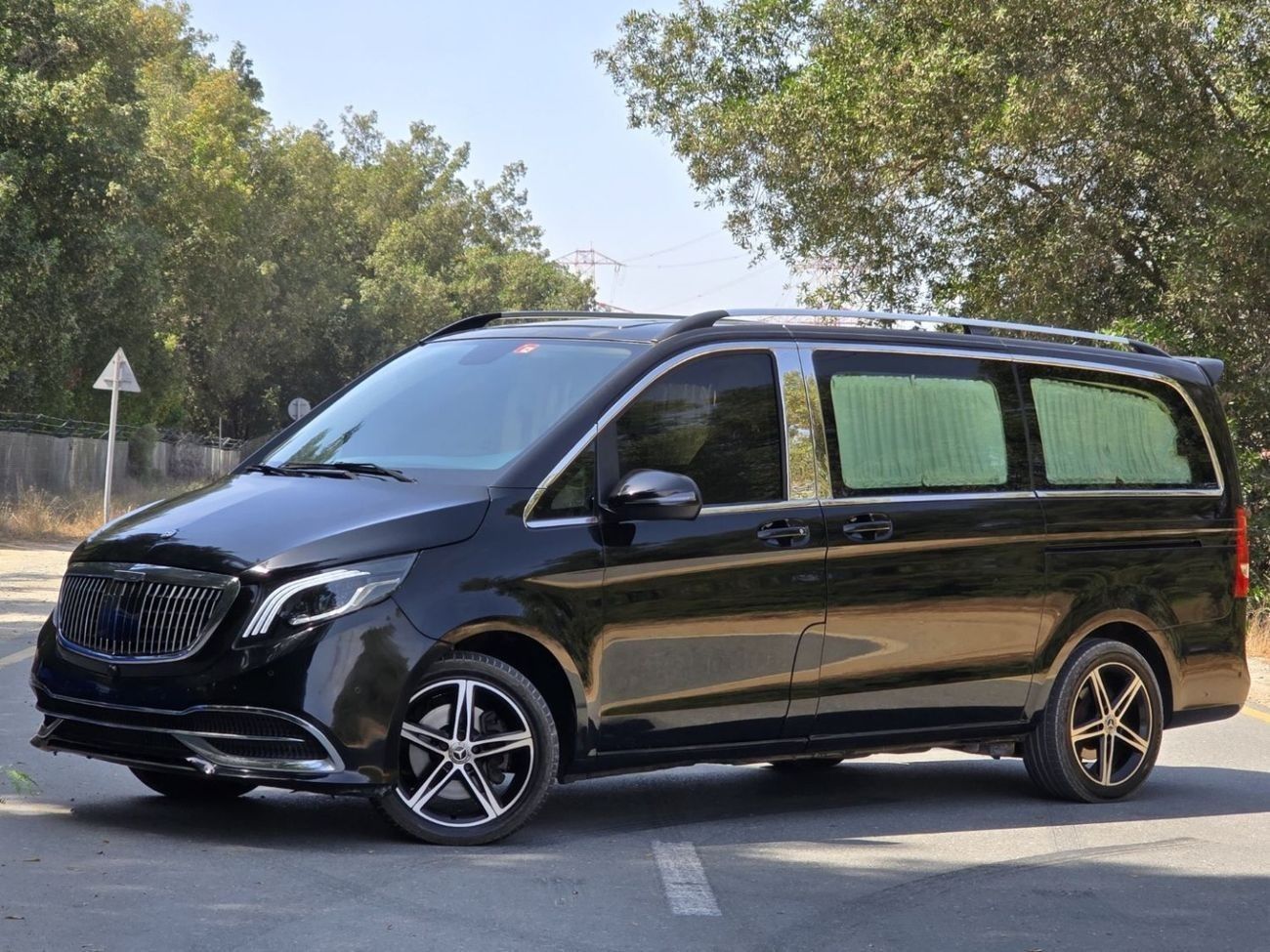 Mercedes-Benz V 250 Std 2.1L MERCECES V-250 2017 GCC VIP SEATS // PERFECT CONDITION