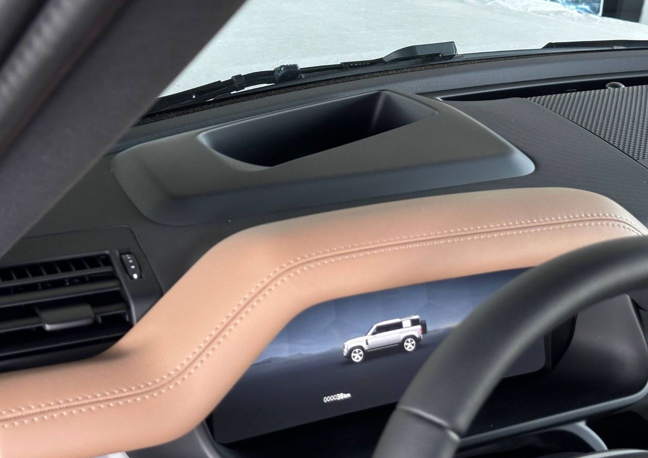 لاند روفر ديفندر P400 110 X-Dynamic SE 3.0L (5 Seater)