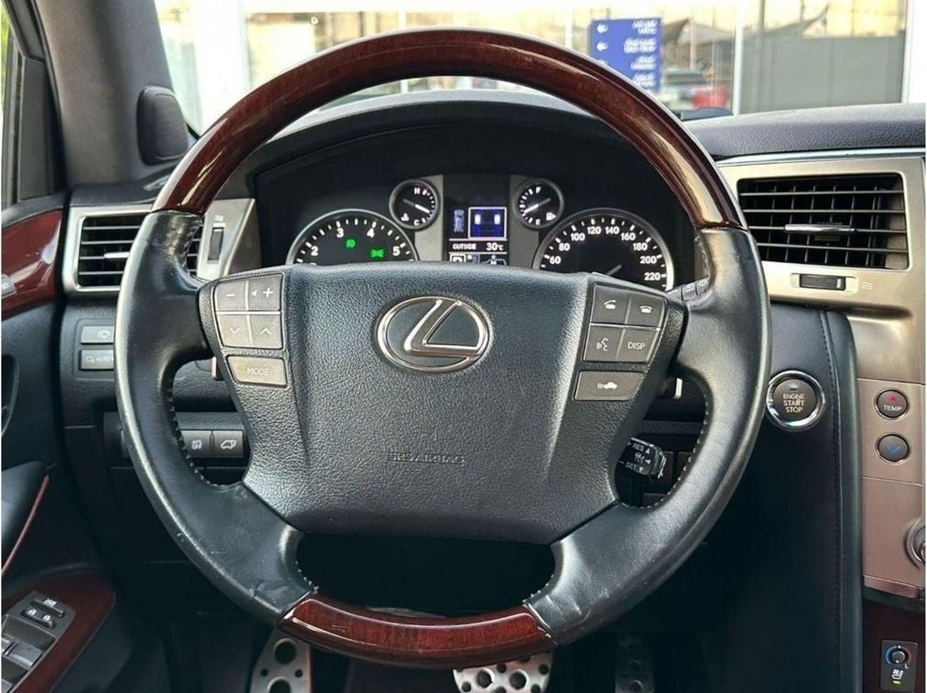 لكزس LX 570 Platinum Signature 5.7L LEXUS LX570s 2014 GCC// ACCIDENTS FREE// FULL OPTIONS// PERFECT CONDITION