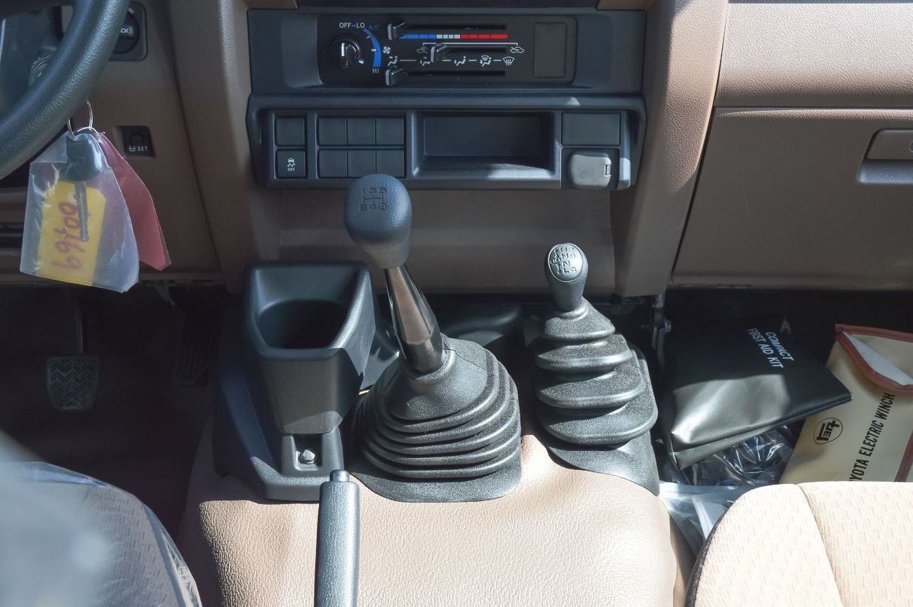 Toyota Land Cruiser TOYOTA LAND CRUISER 79 SERIES 4.5L DOUBLE CABIN 4WD DIESEL 2024 | AUDIO PLAYER | ALLOY WHEELS | WINC