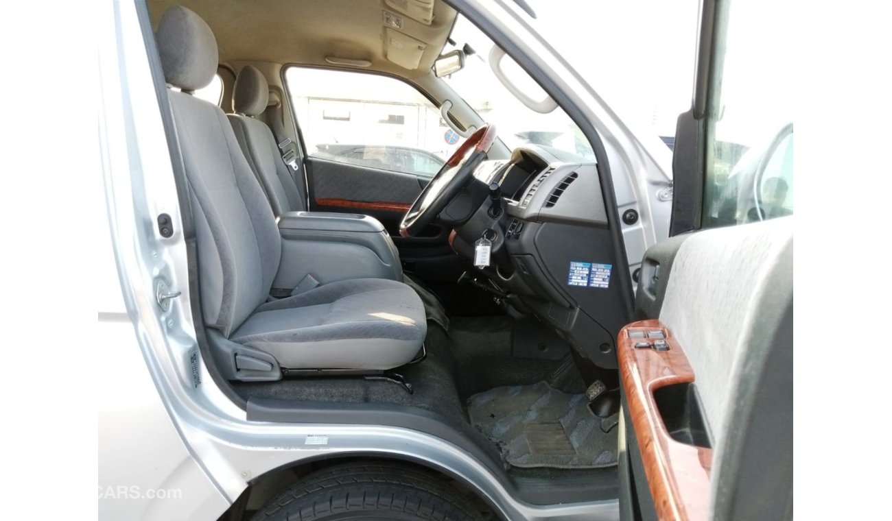 تويوتا هاياس TOYOTA HIACE RIGHT HAND DRIVE (PM950)