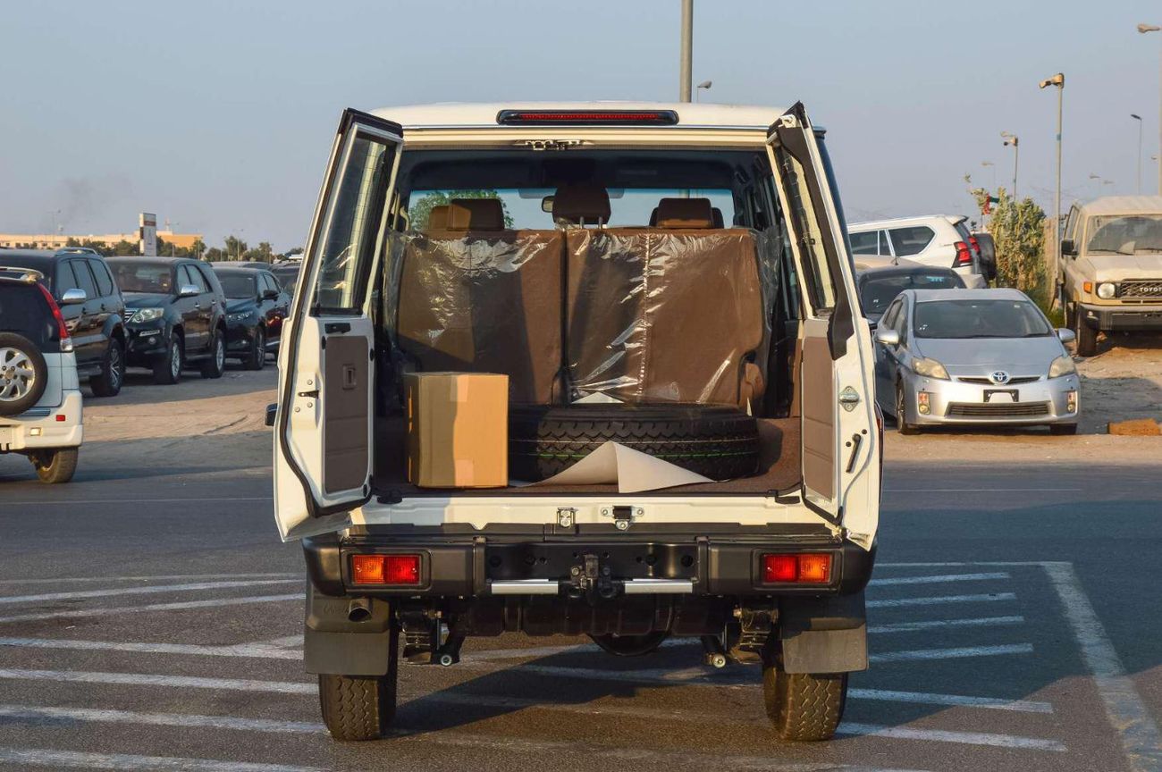 تويوتا لاند كروزر 70 TOYOTA LAND CRUISER 76 4.0L V6 AT  4WD 5DOOR SUV 2025
