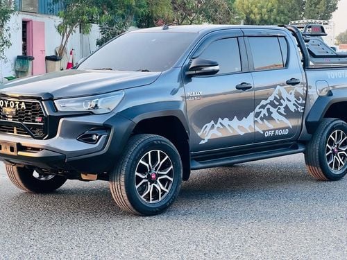 Toyota Hilux GLX 2.8L A/T