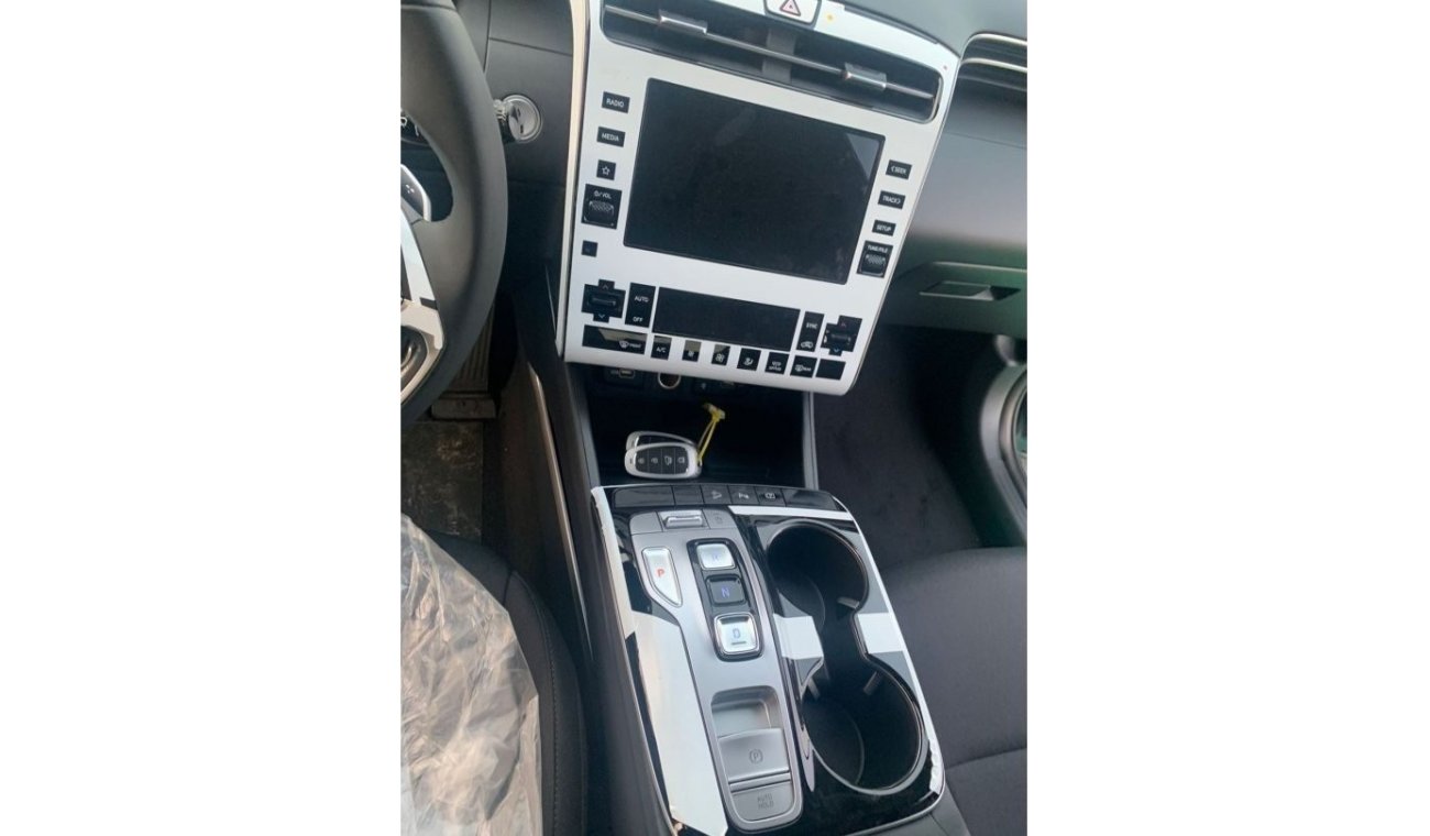 Hyundai Tucson 1,6 with  sunroof  bottom gear bush start normal seats