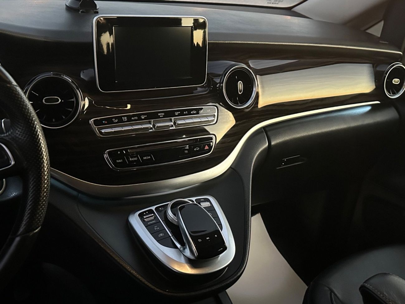 Mercedes-Benz V 250 Std 2.1L MODEL 2020 GCC CAR PERFECT CONDITION INSIDE AND OUTSIDEE