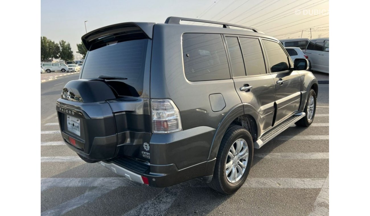 ميتسوبيشي باجيرو 2019 Mitsubishi Pajero GLS 3.8L V6 Sunroof 4X4 Full Option / EXPORT ONLY