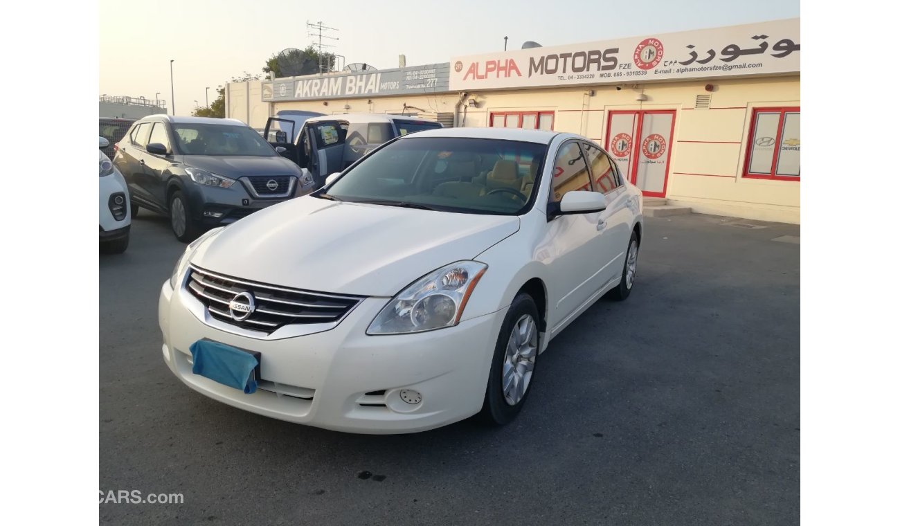 Nissan Altima mid options 2012