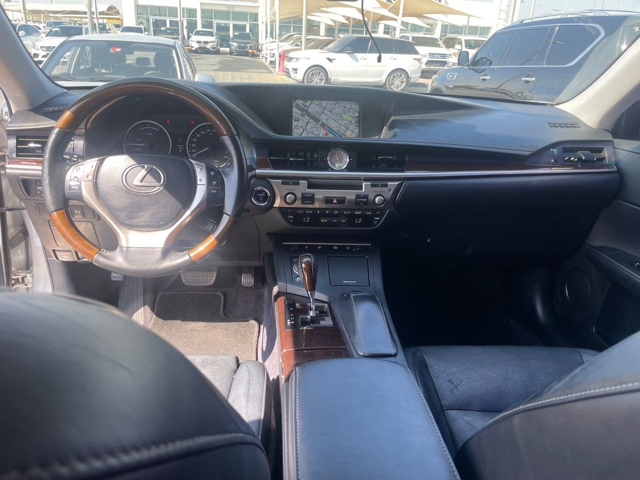 لكزس ES300h لكزس ES300 هايبرد وارد كوريا اوراق جمارك فل اوبشن بدون حوادث