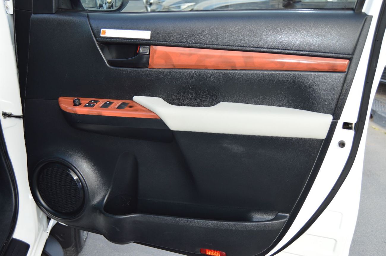 تويوتا هيلوكس Double Cabin  Right Hand Drive Model: *2023* Engine: 2.8L/ V4