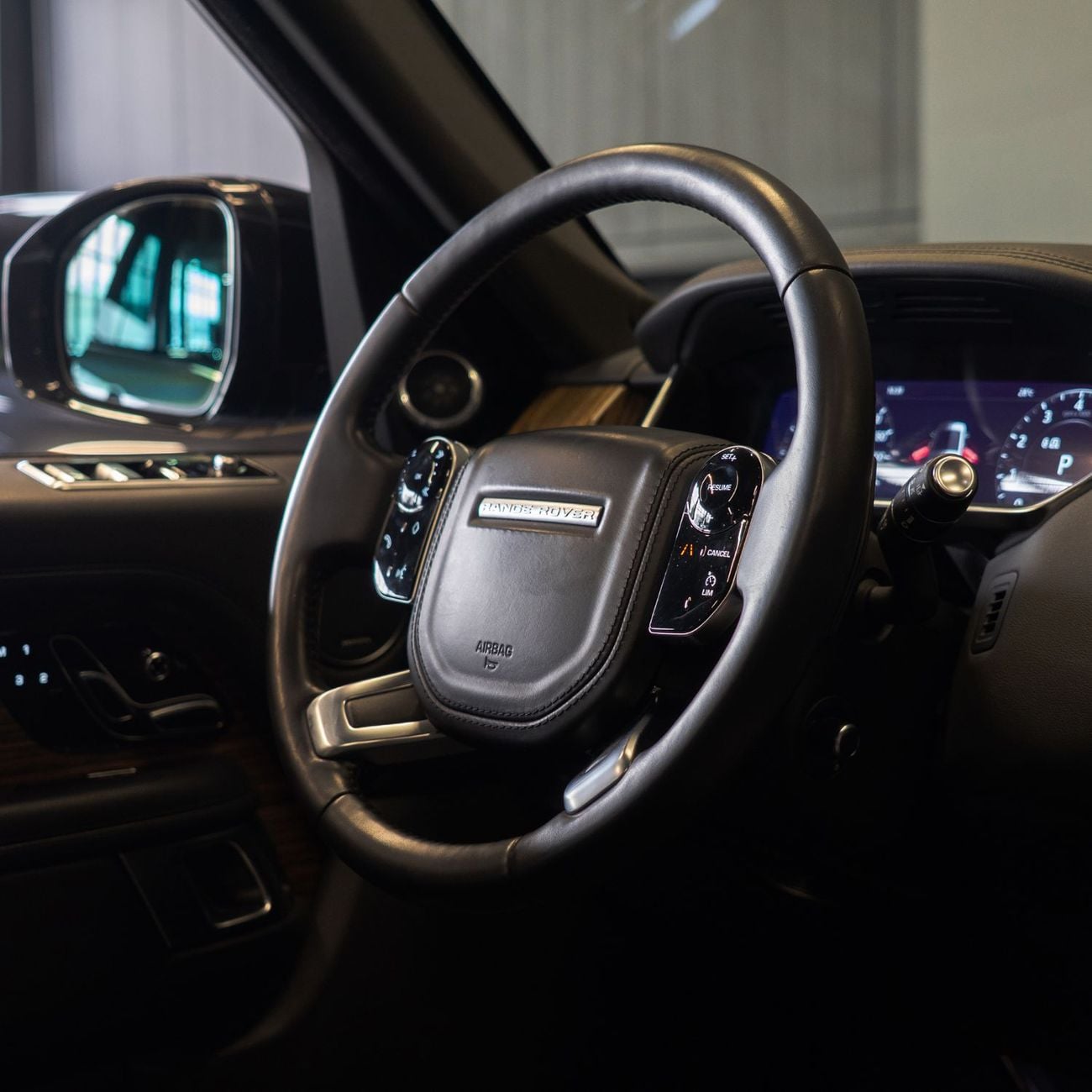 Land Rover Range Rover AED 2,682 pm • 0% Downpayment • Range Rover Vogue SE   • 1 Year Warranty