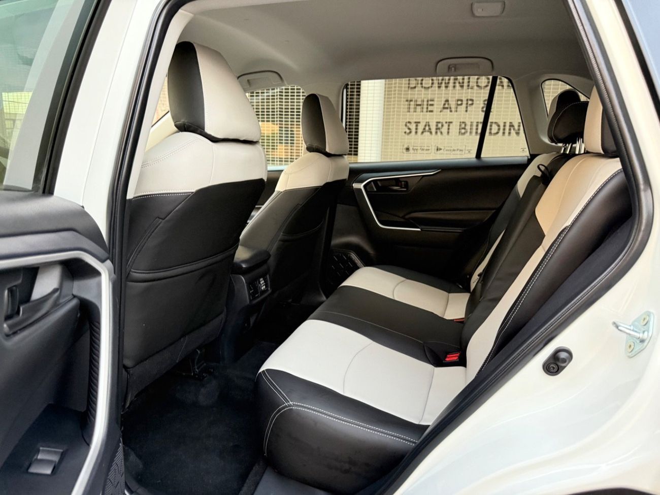 تويوتا راف ٤ 2024 XLE 4WD LEATHER SEATS 2.5 CANADA SPEC