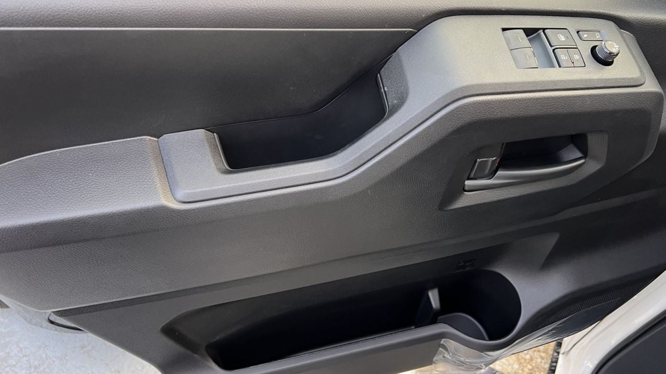 Toyota Hiace The 2026 TOYOTA HIACE High Roof 13 Seater