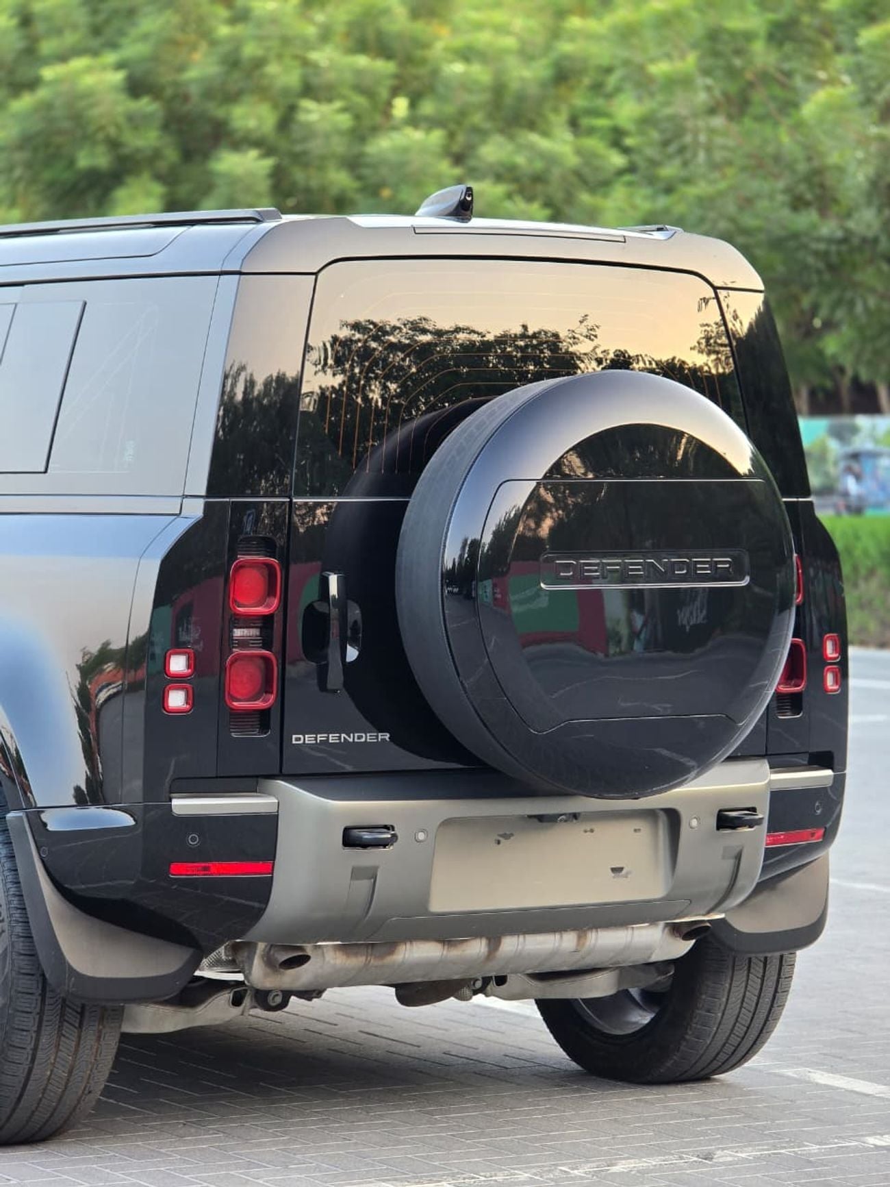 Land Rover Defender 110 X-DYNAMIC HSE P400 Defender 110 X-Dynamic HSE 2025 | GCC Specs | Brand New | Perfect condition | Under warranty 2 years