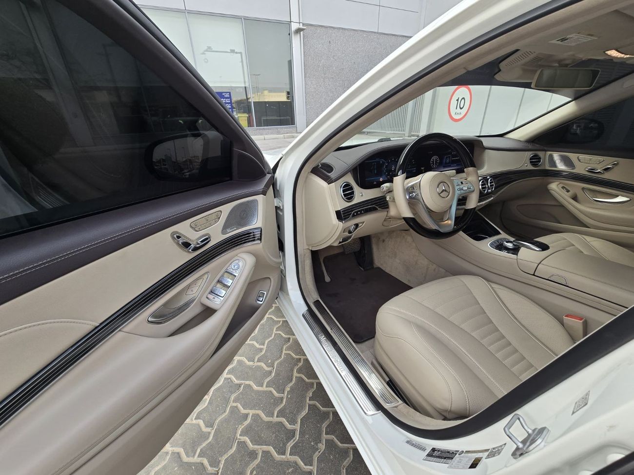 مرسيدس بنز S 560 اكسكلوسيف نسخة