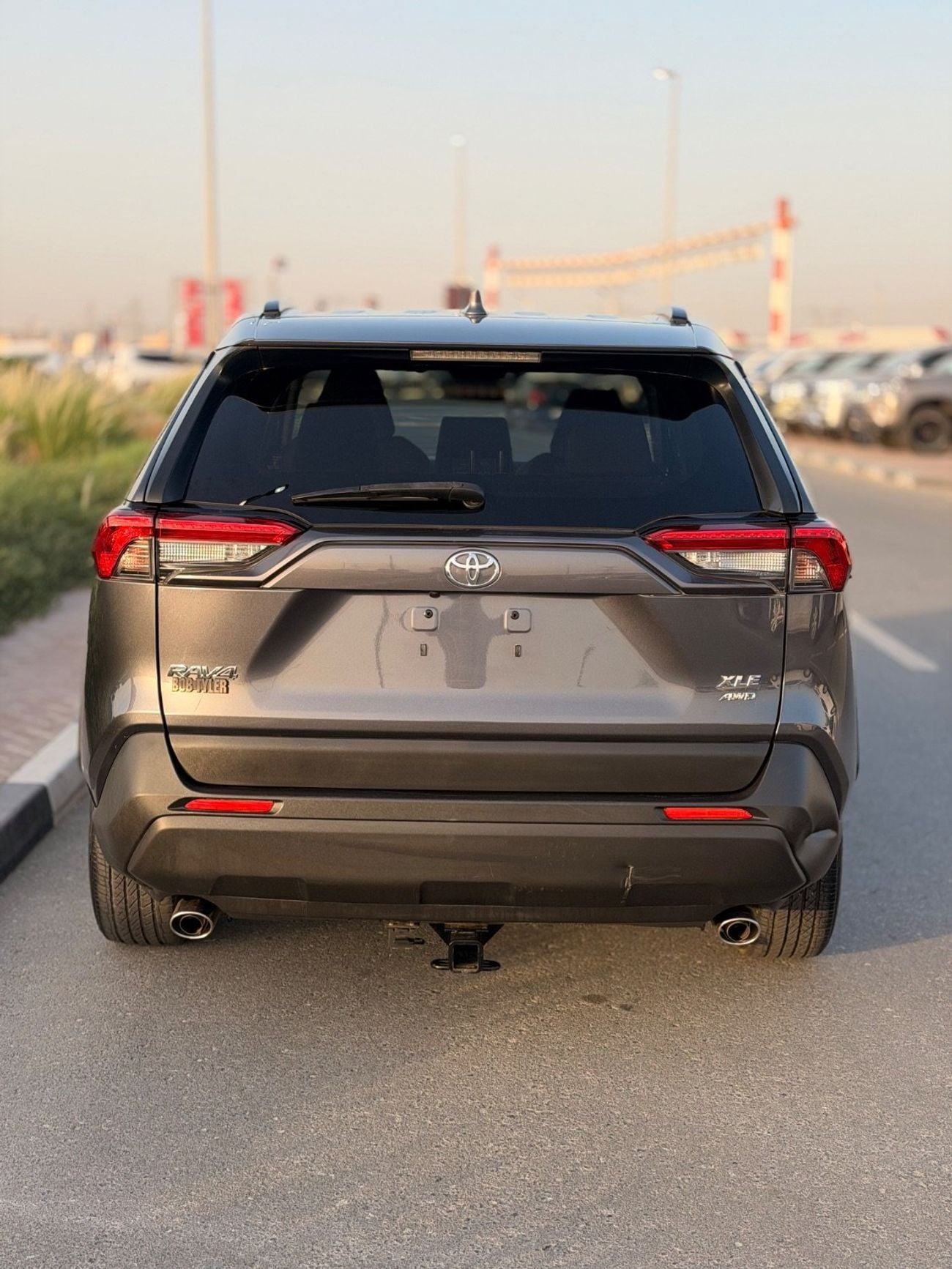 تويوتا راف ٤ XLE 4x4 Drive Full option/ sunroof, push start