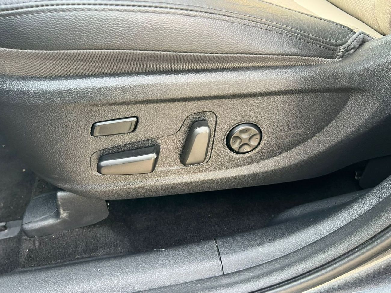 Hyundai Santa Fe 2020 Hyundai Santa Fe- Limited - 2.4L V4 - Full Option Panoramic View - Push Start - Leather and Ele