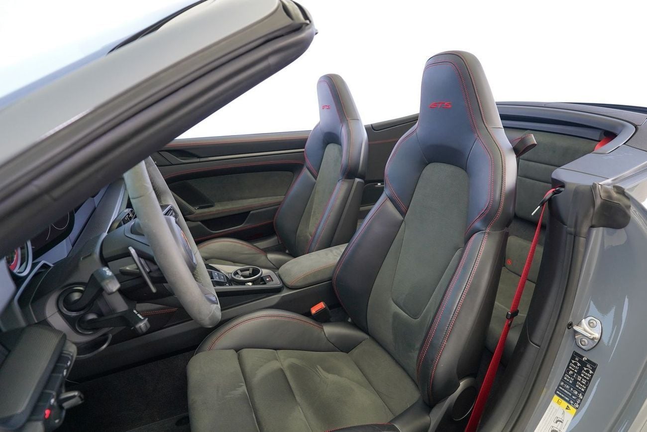 بورش 911 Carrera GTS 3.0L (450 HP) Convertible