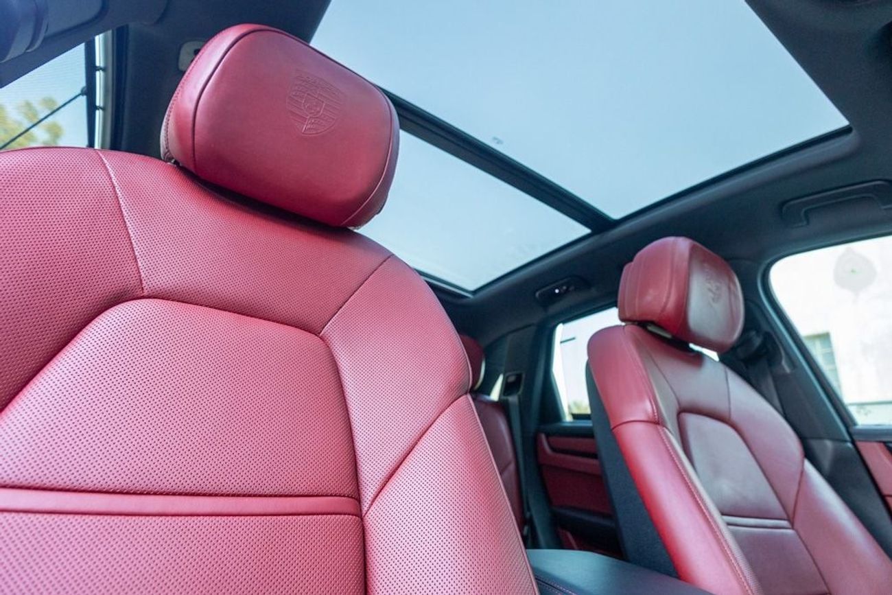 Porsche Cayenne S 2.9L (440 HP) Porsche Cayenne S 2019 GCC under Warranty with Flexible Down-Payment.