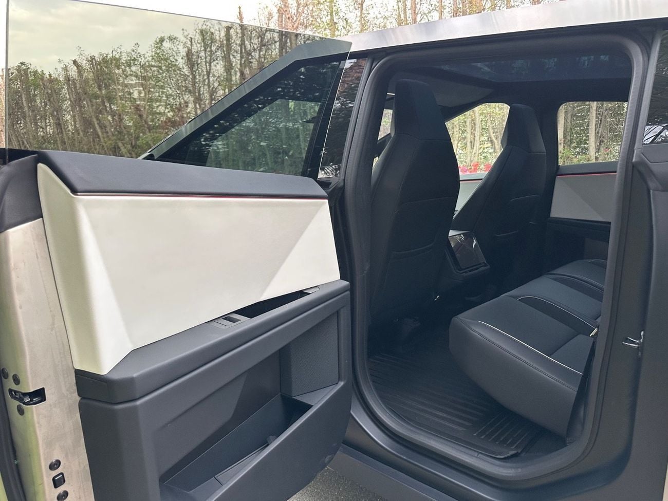 Tesla Cybertruck FOUNDATION SERIES AWD 2025 | 845 HP | Triple Motor AWD | Limited Editio