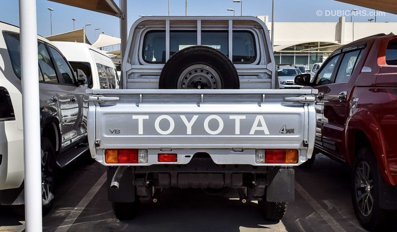 Toyota Land Cruiser Pick Up V8 Diesel MID OPTION MANUAL TRANSMISSION