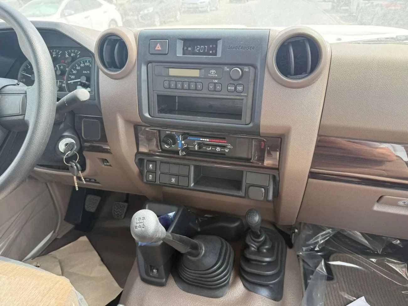 تويوتا لاند كروزر 70 TOYOTA LAND CRUISER LC78 4.0L 3-DOOR M/T MY 2025