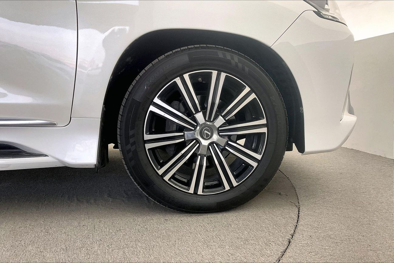 Lexus LX 570 Platinum | National Day Celebration | Guaranteed Warranty | 0 Down Payment