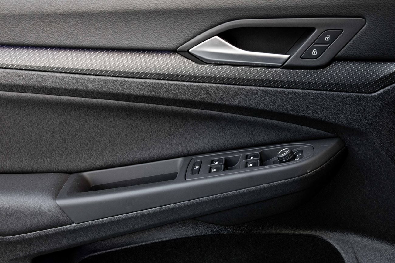 Volkswagen Golf Golf R | 3,330 P.M | 0% Downpayment | LEATHER | SUNROOF | VW WARRANTY