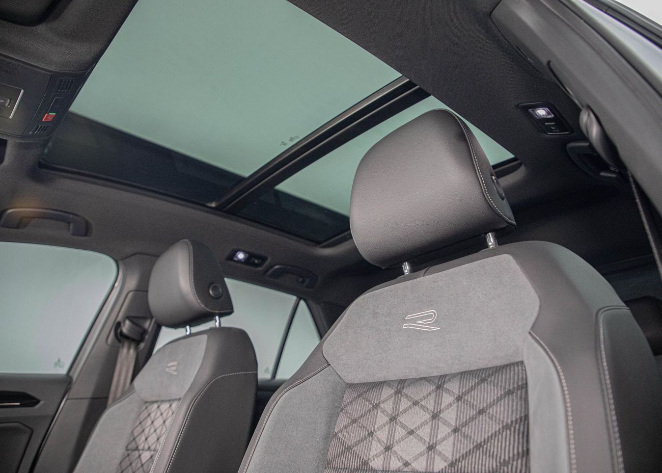 Volkswagen T ROC R-line 1.4L 1,450x60 • 20% DP • VW T-Roc R- Line 1.4 150 BHP • VW Warranty/Service • GCC