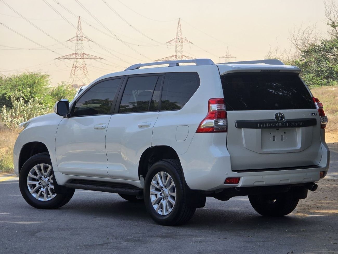 Toyota Prado GXR 2.7L (160 HP) 4WD TOYOTA PRADO GXR 2017 GCC GOOD CONDITION IN SIDE OUT SIDE