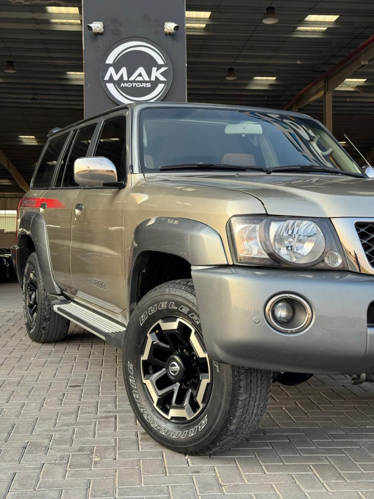 نيسان باترول سوبر سفاري سوبر سفاري / محرك VTC 4.8 لتر V6 / كامل المواصفات / فتحة سقف / قفل تفاضلي / مقاعد جلدية / بحالة ممتا