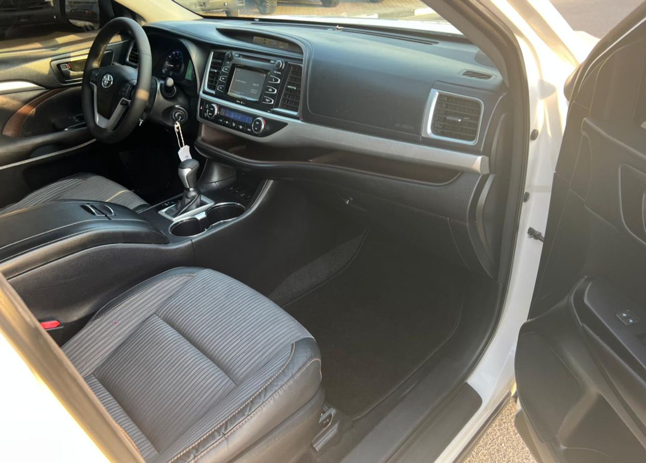 Toyota Highlander 2015Toyota Highlander  -3.5L-V6 -AWD 4x4 - Rear CAM -Automatic seat -trunk Automatic-