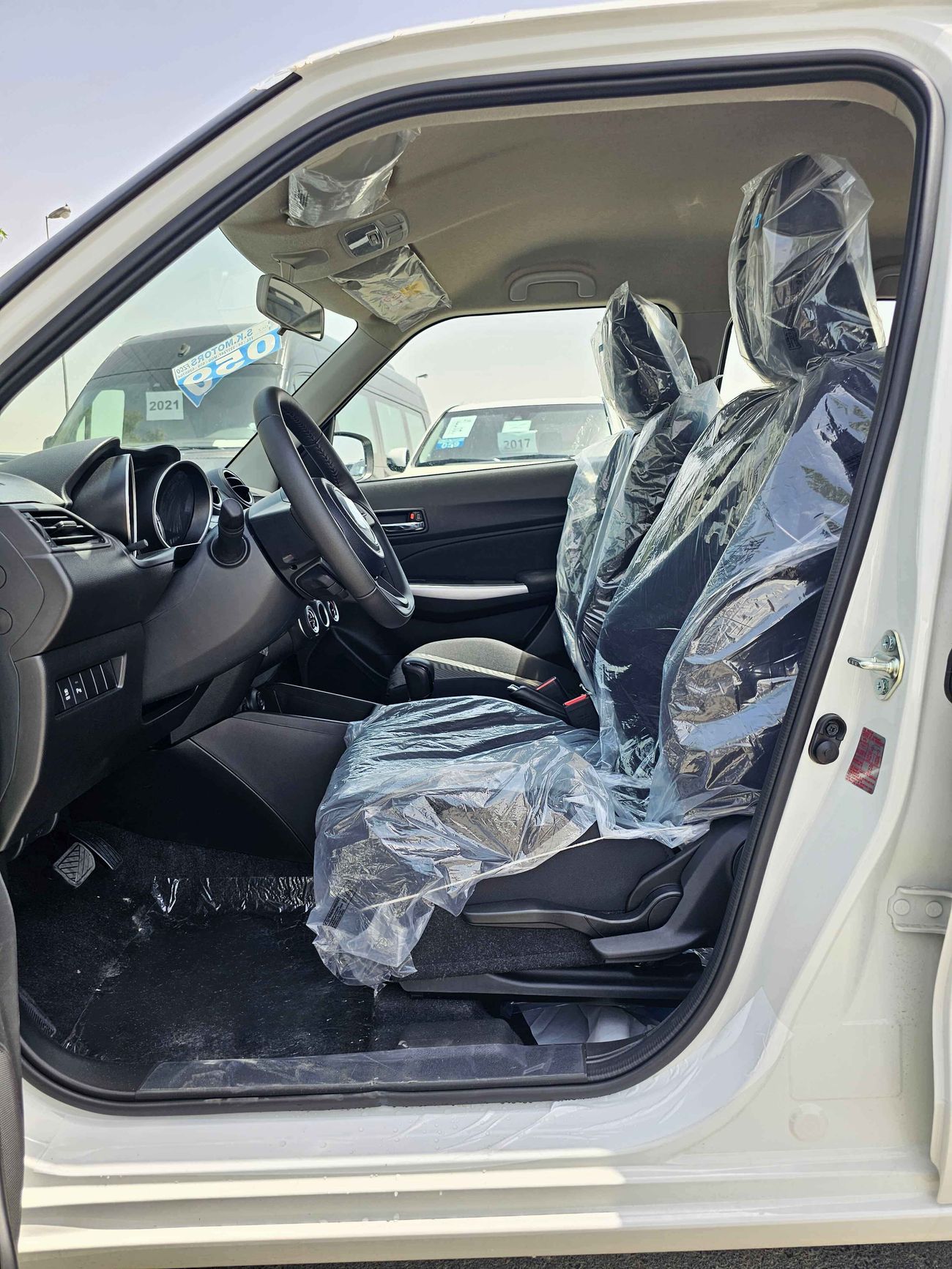 سوزوكي سويفت GLX, 1.2L PETROL / PUSH START / REAR PARKING SENSOR / "15" WHEELS (CODE # SGLXM)