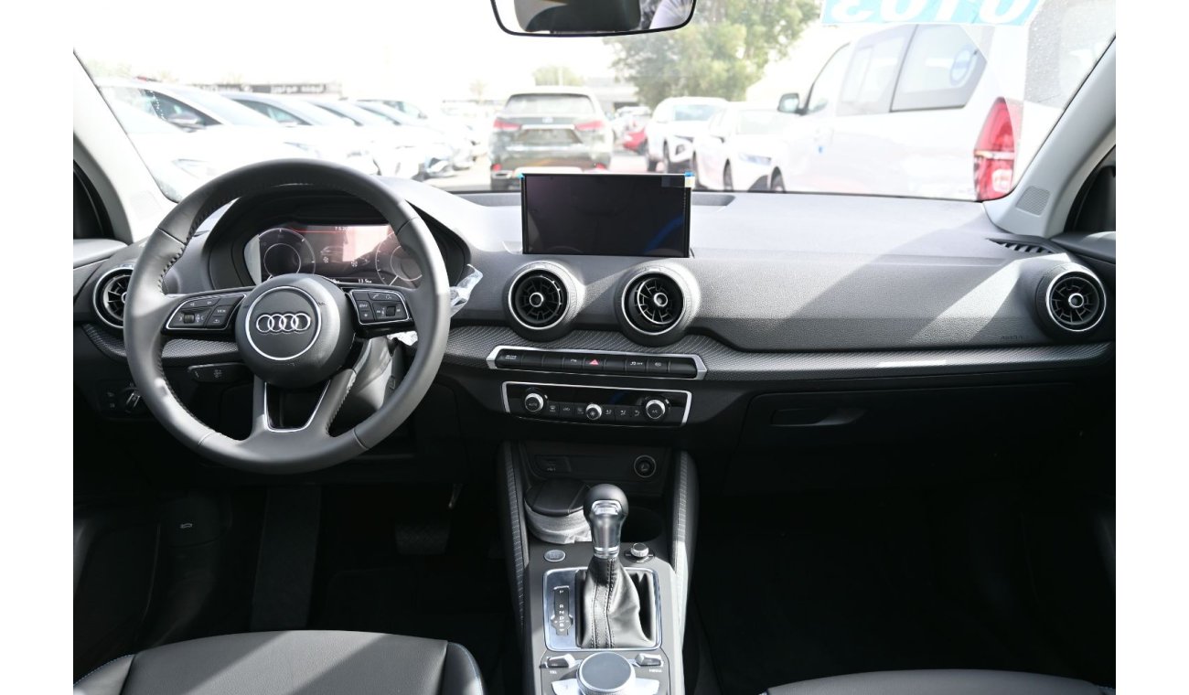 أودي Q2 Audi Q2L 30 e-tron، دفع أمامي، دفع رباعي، 4 أبواب، محرك كهربائي، مقاعد جلدية، فتحة سقف، كاميرا خلفية