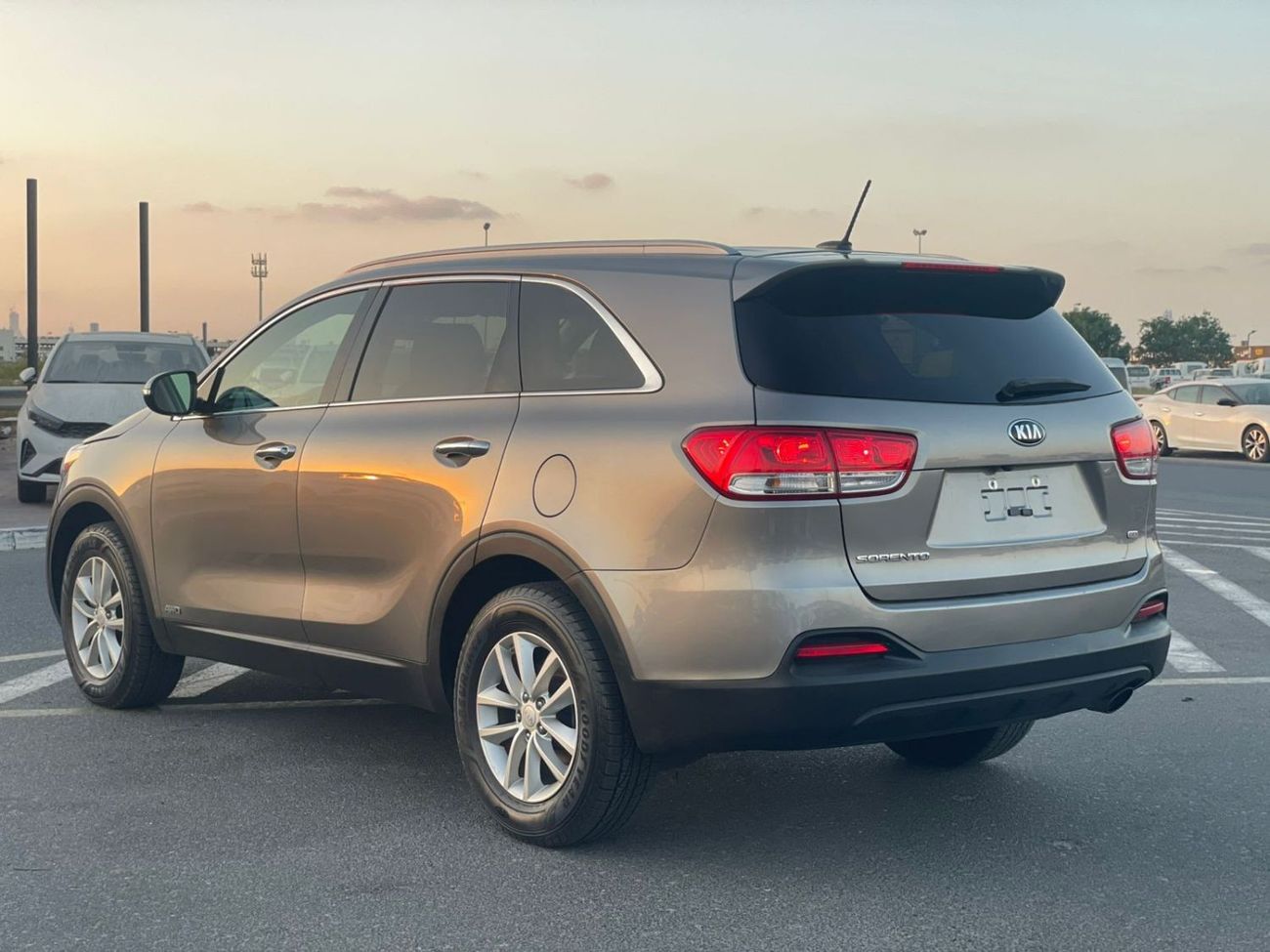 Kia Sorento 2017 Kia Sorento LXS 2.4L V4 GDi - AWD 4x4 - MidOption+ Rear CAM - 73,300 Mileage