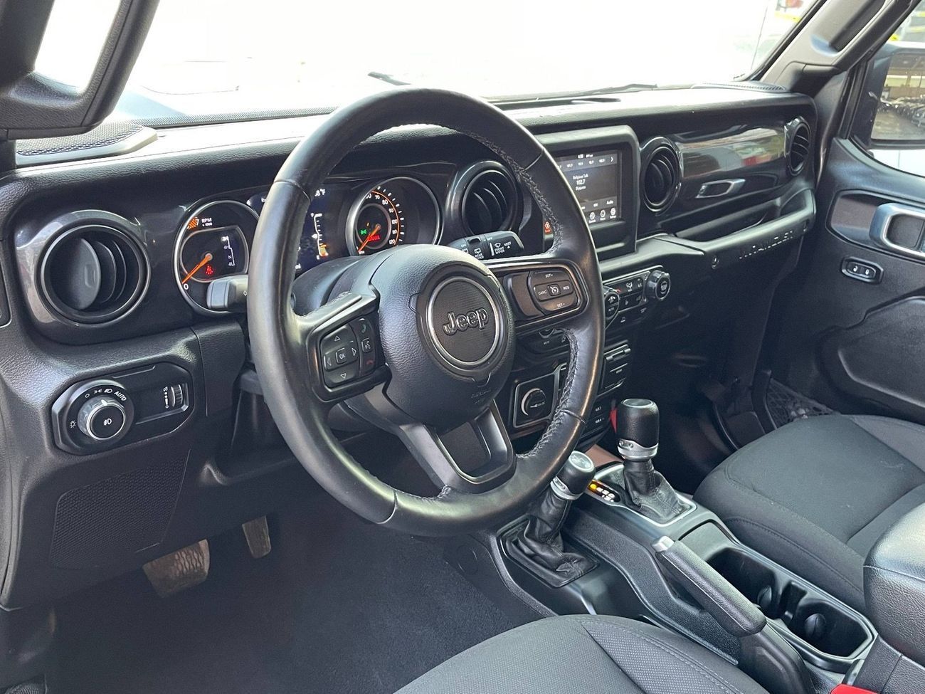 Jeep Wrangler Sport 3.6L M/T 3.6L V6 / LOW MILEAGE / HURRICANE LIFT KIT / LENSO RIMS / IN PERFECT CONDITION