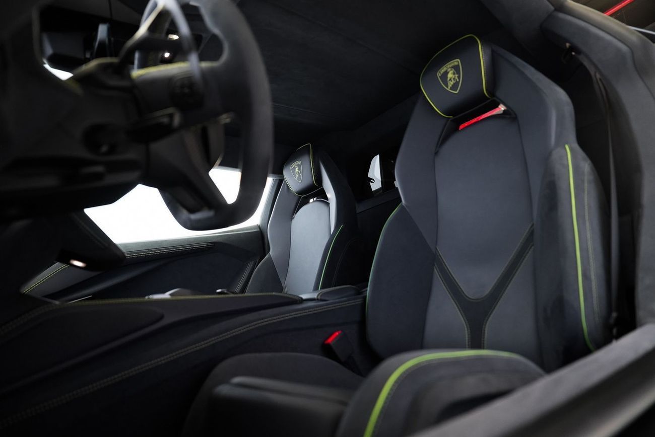 Lamborghini Revuelto 6.5L V12 Hybrid