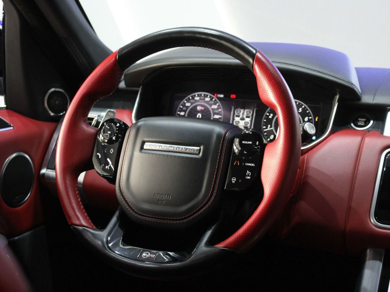 Land Rover Range Rover Sport SVR 5.0L (550 HP)