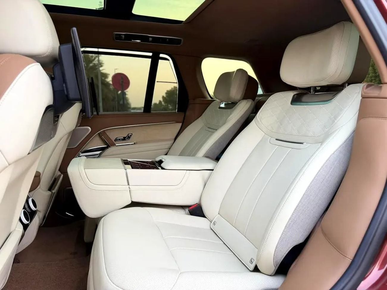لاند روفر رينج روفر SV | GCC Specs | Pristine Condition