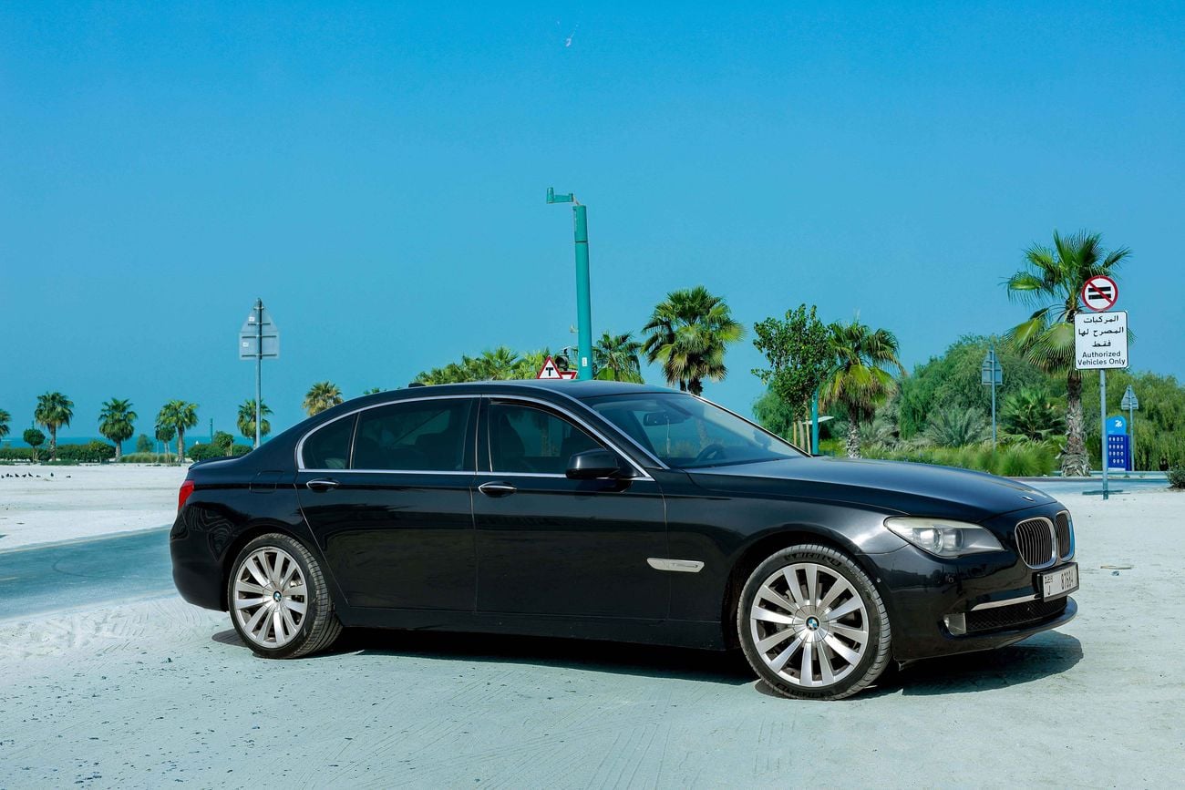 بي أم دبليو 730Li Executive 4.0L (4 Door)