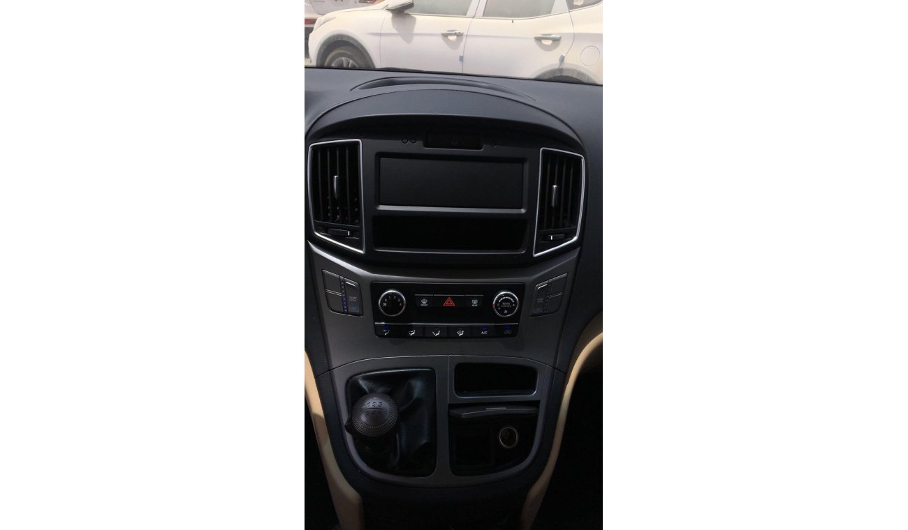 Hyundai H-1 H-1 2.5L, DIESEL, STEERING VOLUME CONTROL, ALLOY RIMS, 12-SEATER