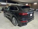 Porsche Cayenne Turbo S 4.8L (570 HP) 2016 | CARBON CERAMIC BRAKES (PCCB) | CARBON INTERIOR PACKAGE | SUNROOF