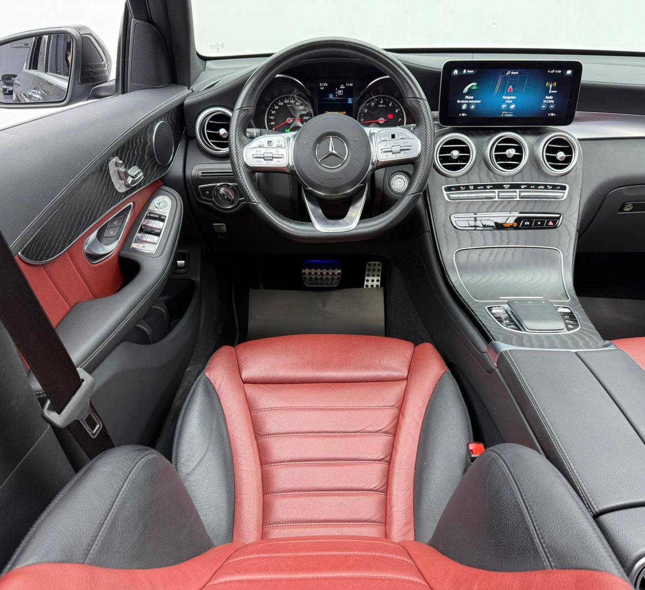 مرسيدس بنز GLC 200 4Matic 2023 Mercedes Benz GLC200 AMG 4MATIC Coupe, 5 Years MB Warranty + Service Pack, Low Km, GCC