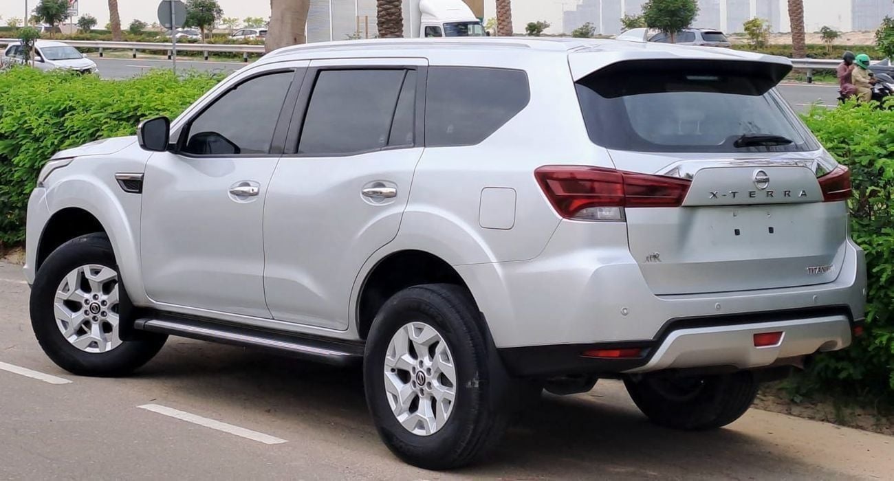نيسان إكستيرا Titanium 2.5L RWD