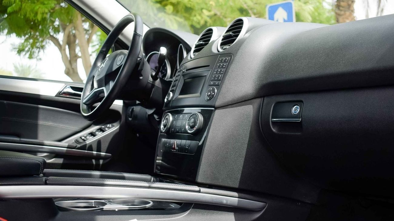 Mercedes-Benz ML 350 Badge of ML- 500 / AMG Body Kit