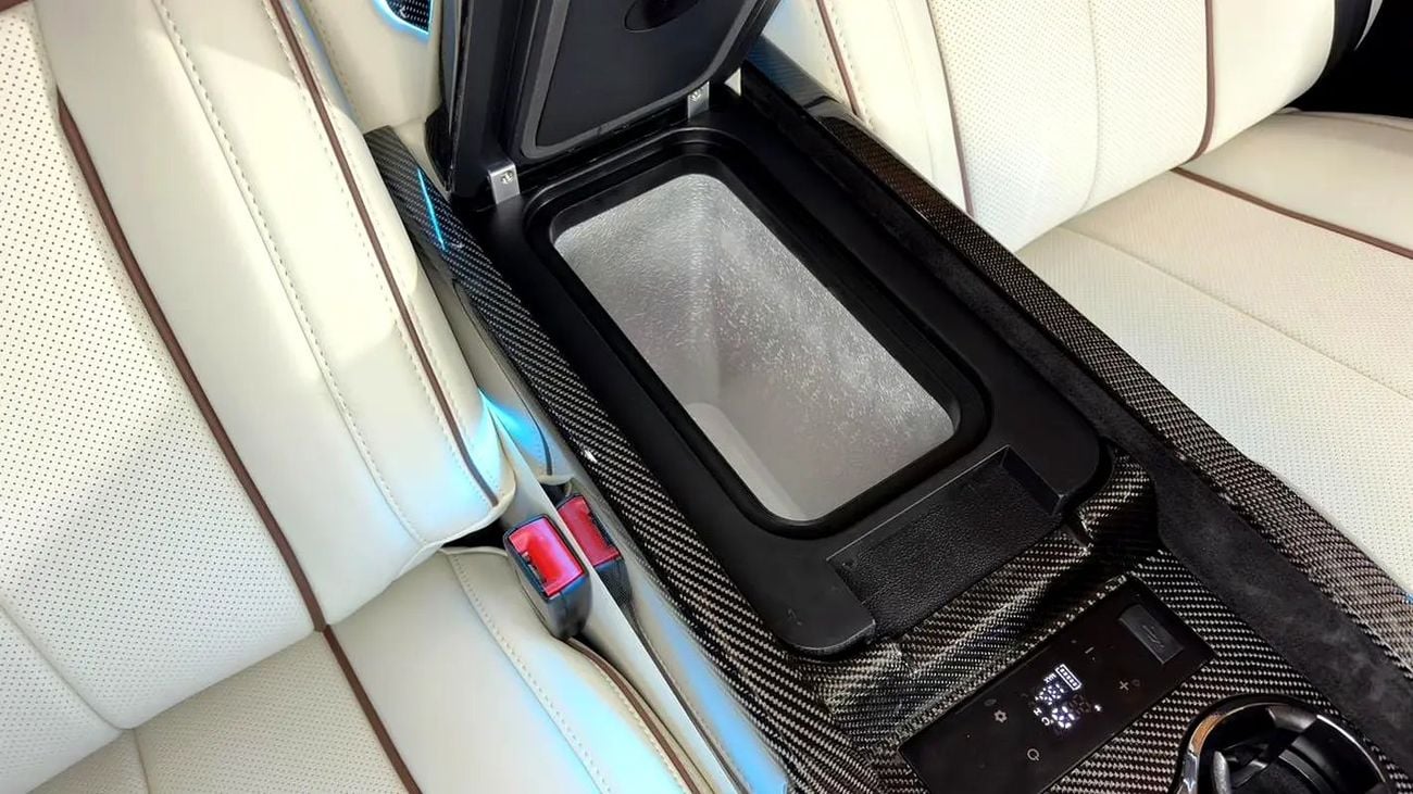 مرسيدس بنز V 300 ARRIVAL MODEL VIP MERCEDES GCC V300 with ADDITIONAL REAR AC - 2 Years Warranty by VLINE