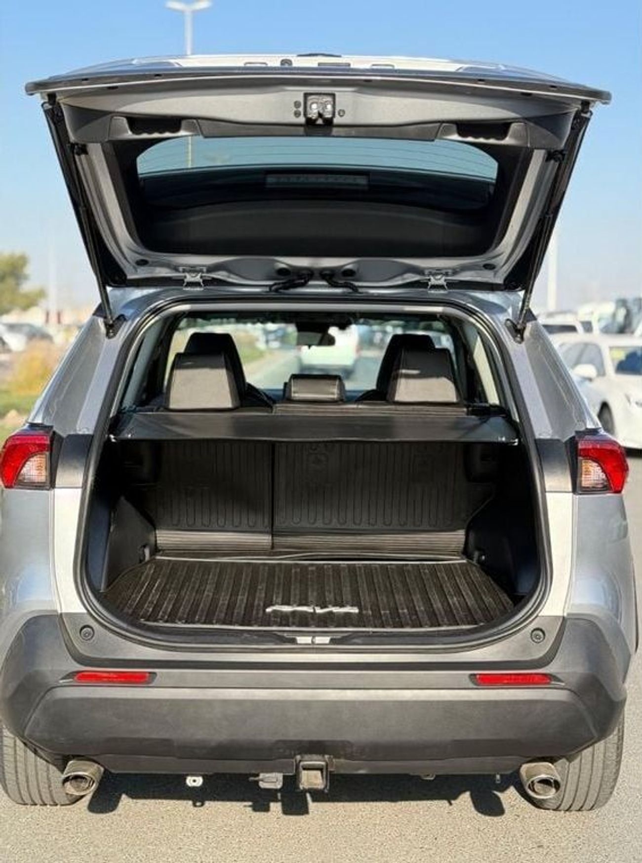 Toyota RAV4 TOYOTA RAV4 HYBRID XLE 2.5L